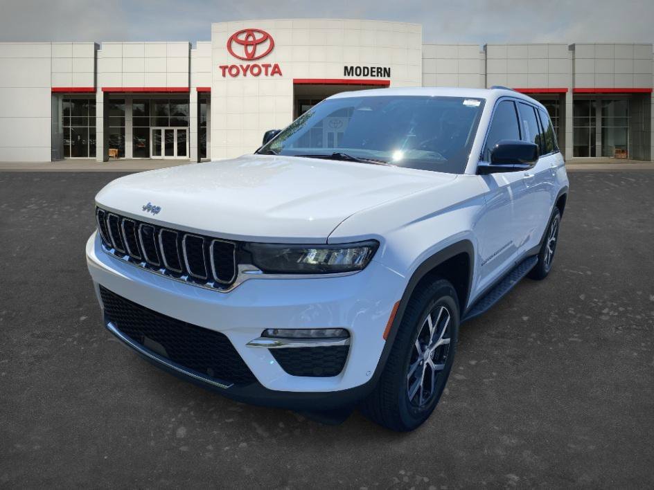 Used 2023 Bright White Clearcoat Jeep Limited image 1