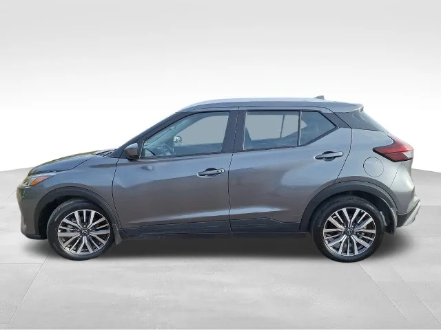 Used 2024 Gray Nissan SV image 5