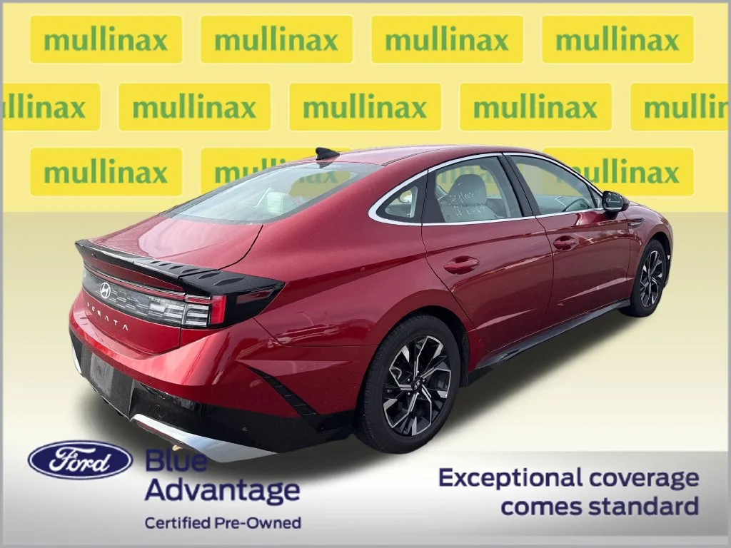 Certified Used 2025 Red Hyundai SEL image 3