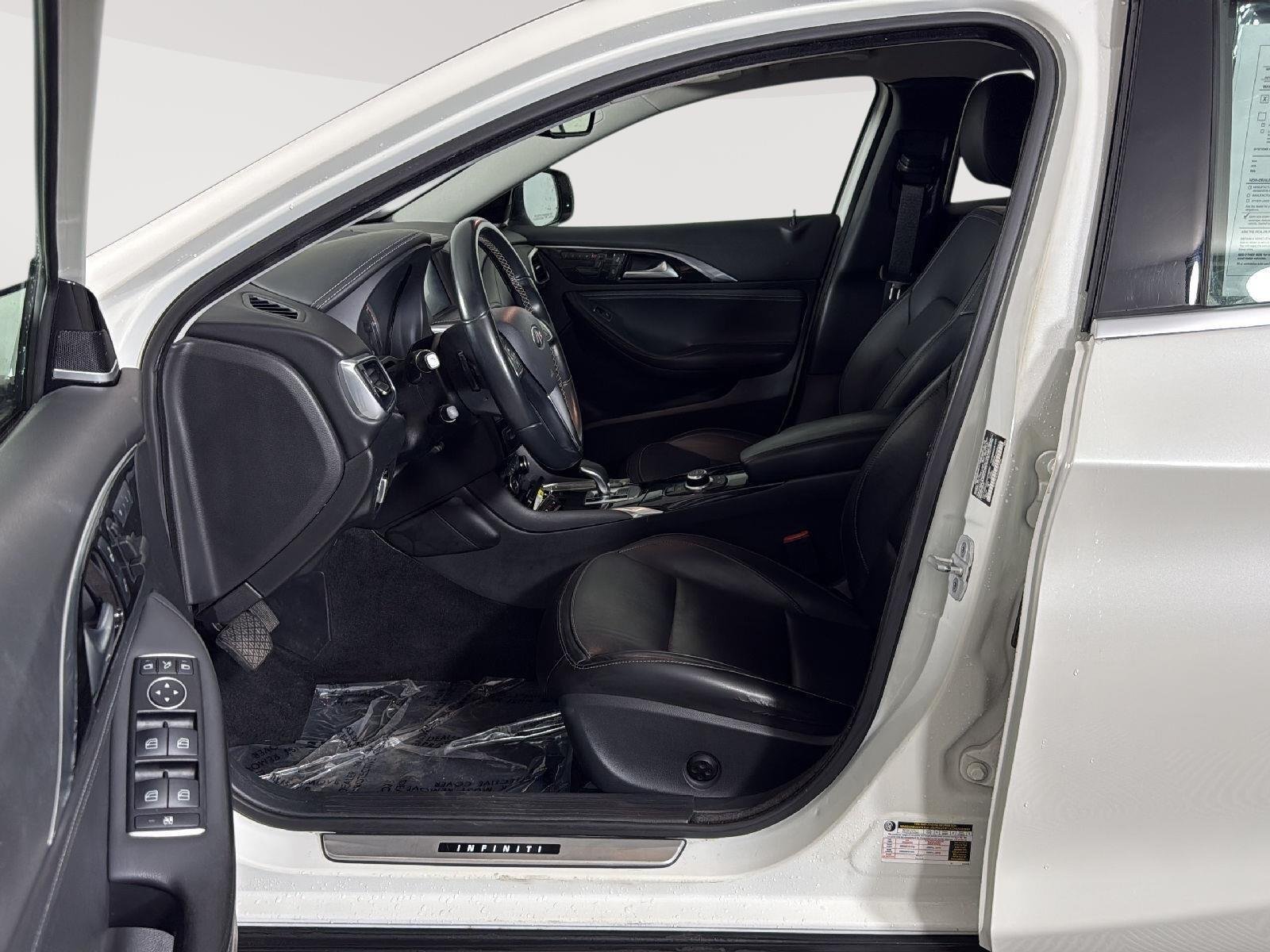 Used 2018 Majestic White INFINITI Premium image 5