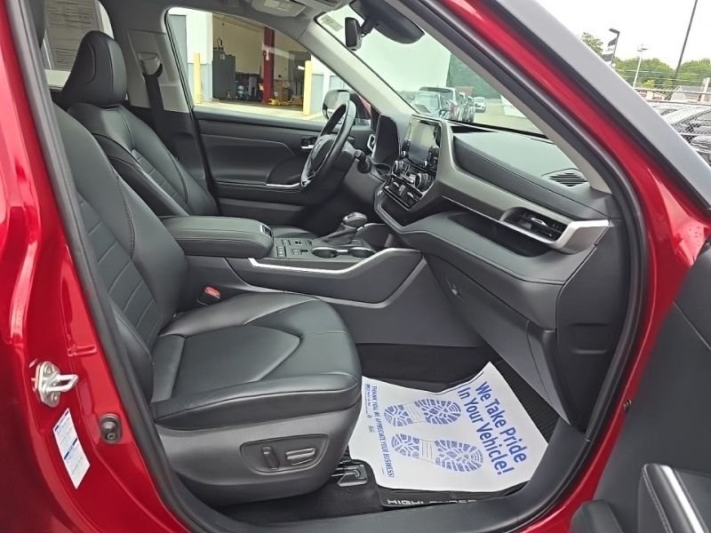Used 2020 Red Toyota XLE image 34