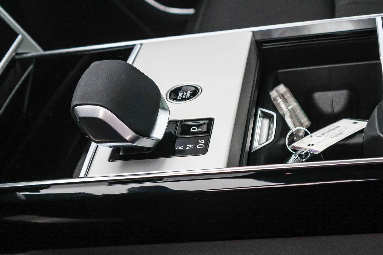 2025 Land Rover Range Rover SE - Photo 29