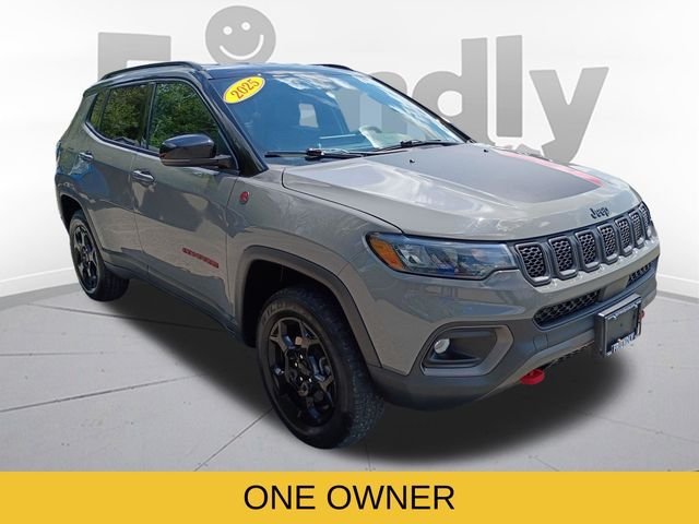 Used 2023 Gray Jeep Trailhawk image 3