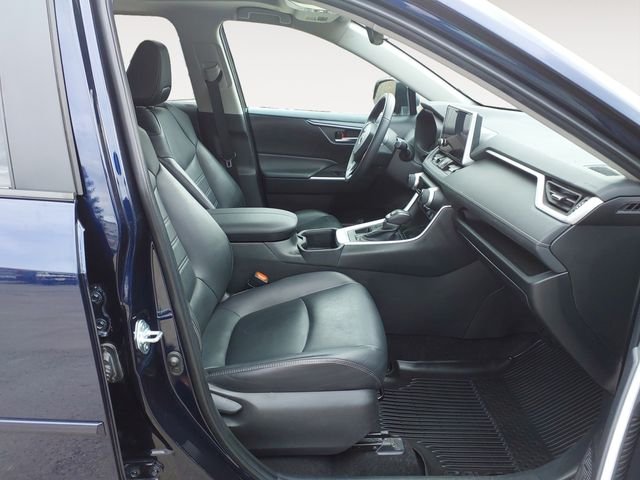 Used 2024  Toyota XLE Premium image 15