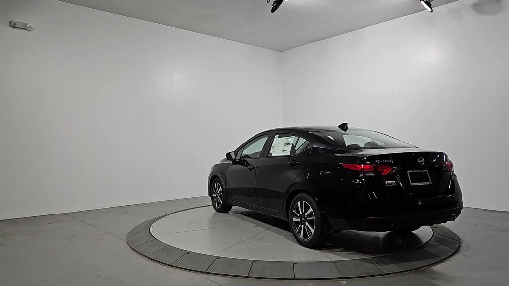 2025 Nissan Versa 1.6 SV photo 2