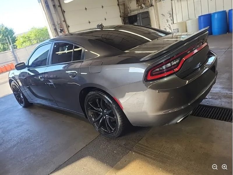 Used 2016 Granite Pearlcoat Dodge R/T image 2