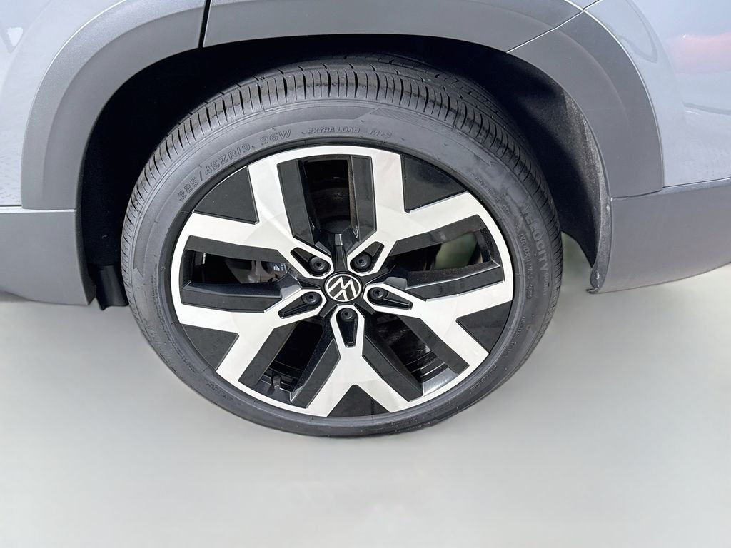Used 2023 Platinum Gray Metallic Volkswagen SEL image 33