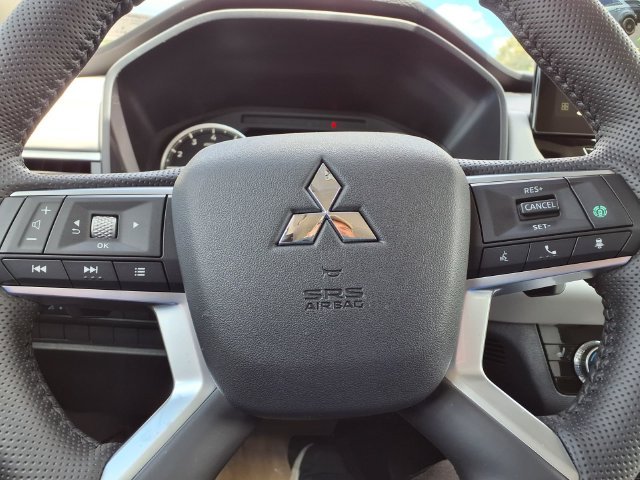New 2026 Black Mitsubishi SE image 12