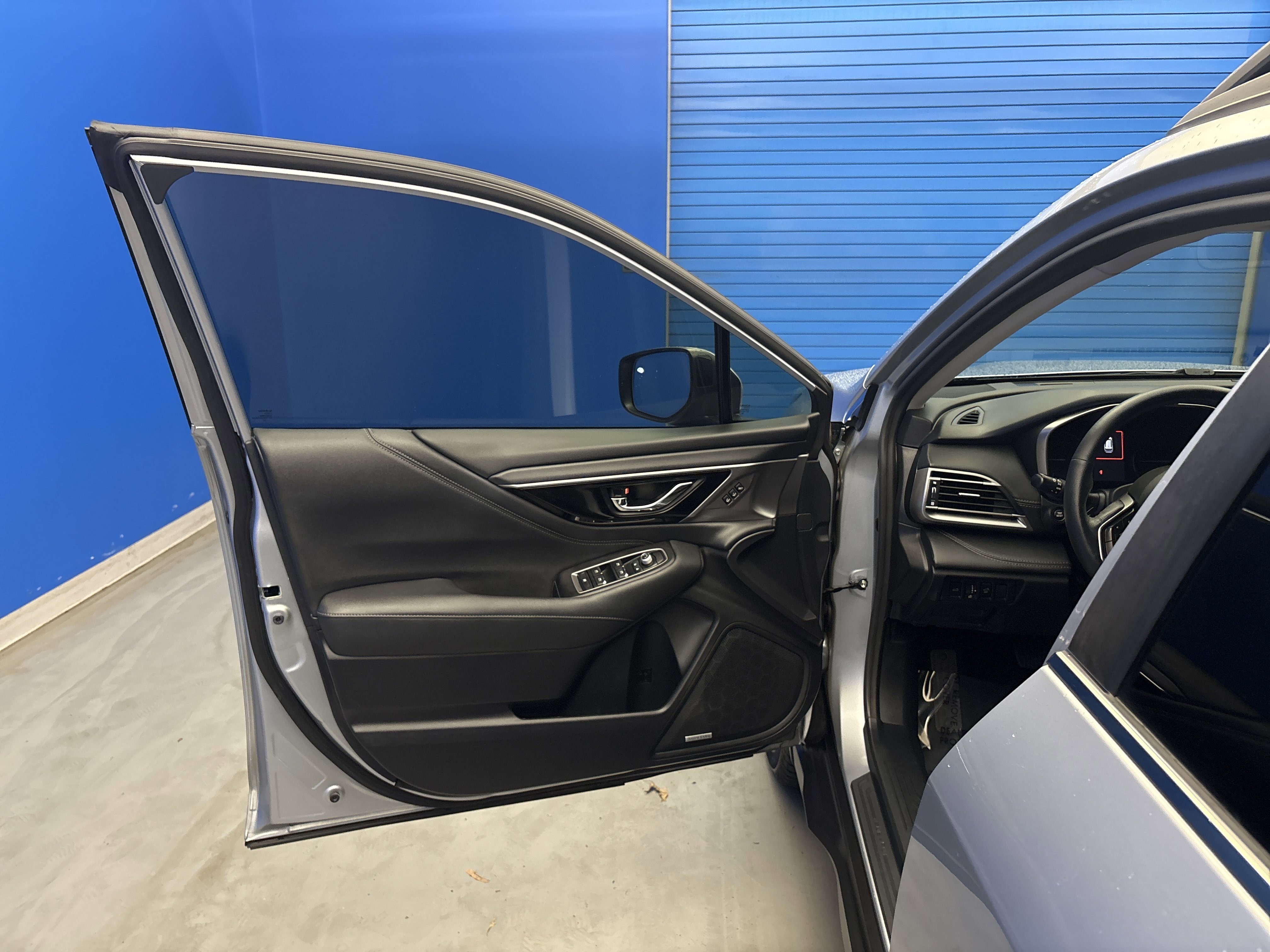 Used 2020 Ice Silver Metallic Subaru Limited image 9