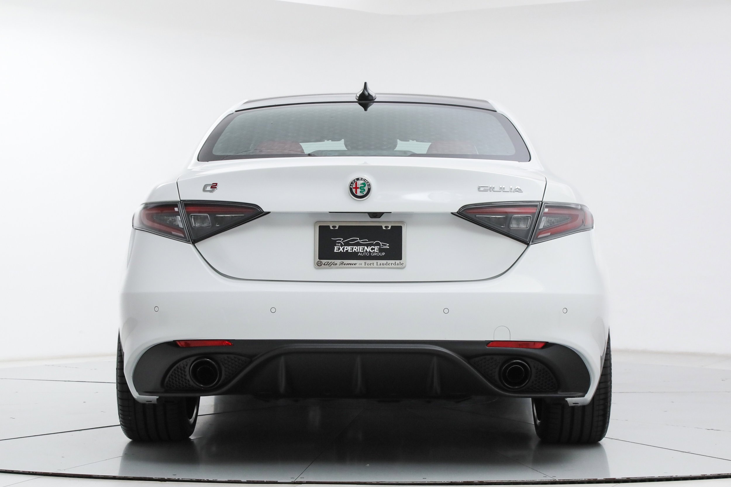 New 2026 Milano White Exterior Paint Alfa Romeo  image 4