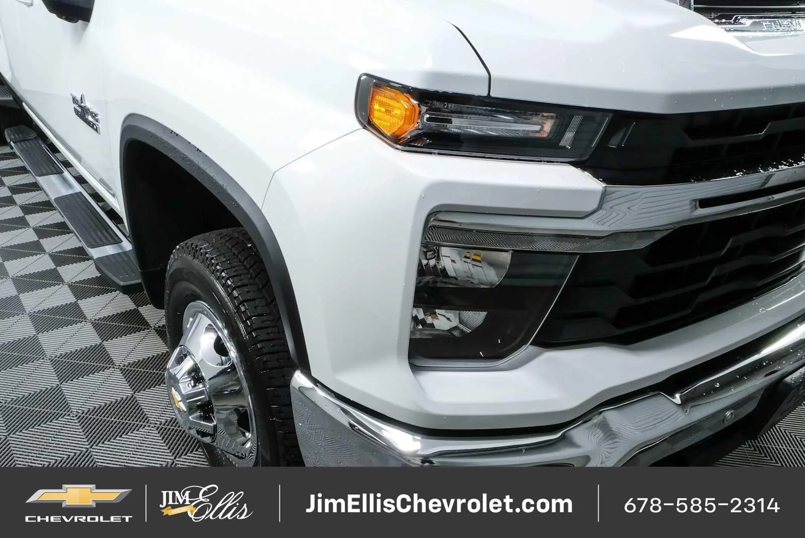 New 2026 Summit White Chevrolet LT DRW image 32
