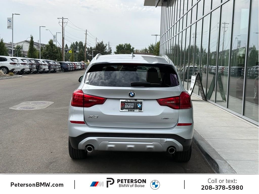 Used 2019 Silver BMW xDrive30i image 4