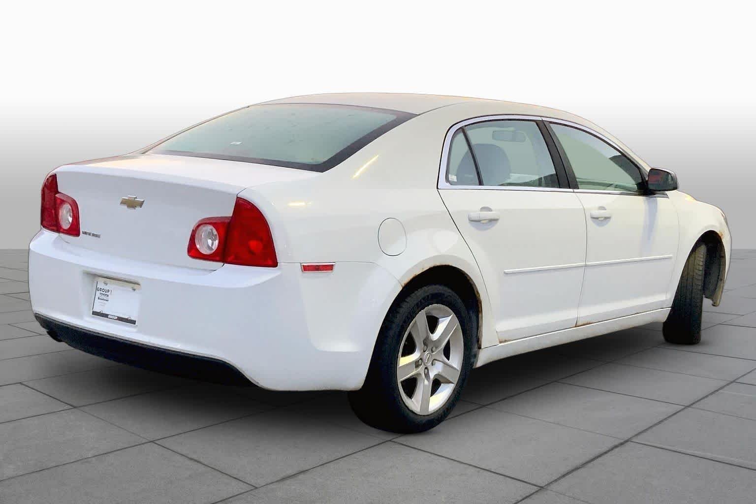 Used 2012 Summit White Chevrolet LS w/1FL image 11