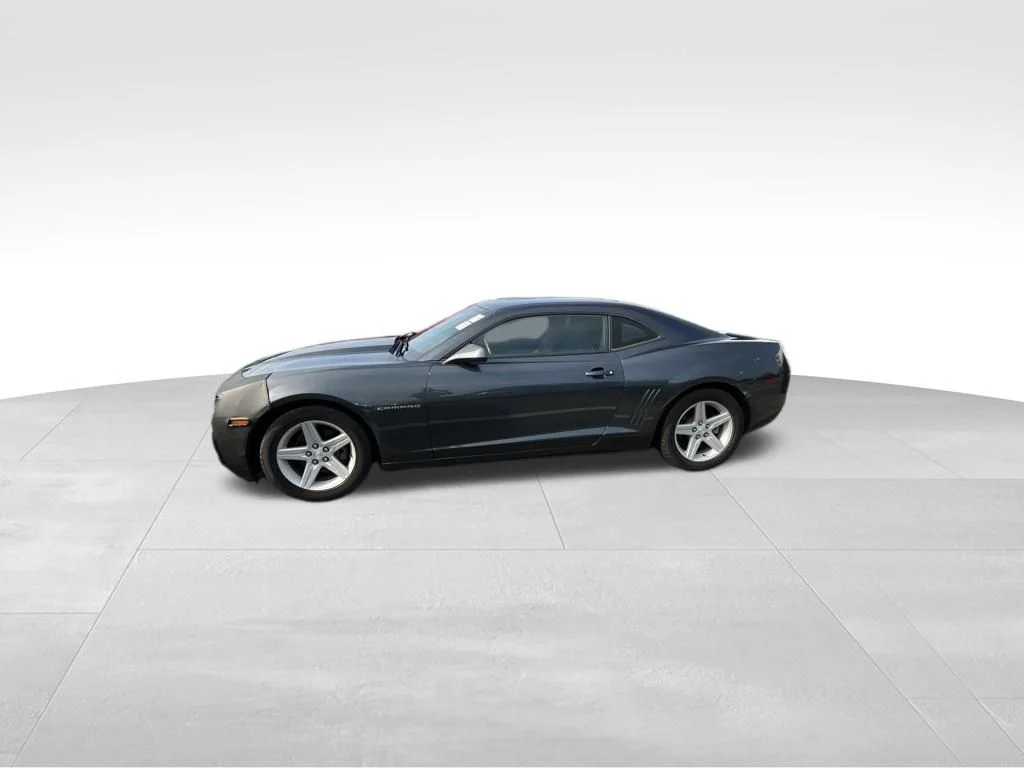 Used 2011 Gray Chevrolet 1LT image 2
