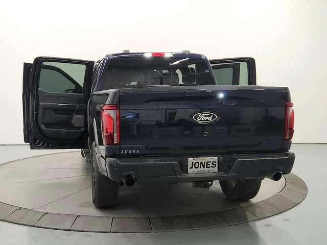 Used 2024  Ford Lariat image 14