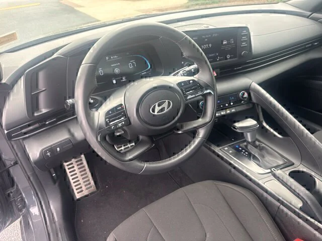 Used 2025 Gray Hyundai SEL Sport image 14