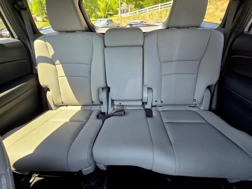 Used 2023 Silver Honda EX-L image 44