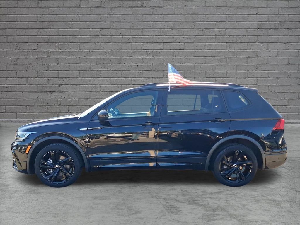 Used 2023 Black Volkswagen 2.0T SE R-Line Black image 4