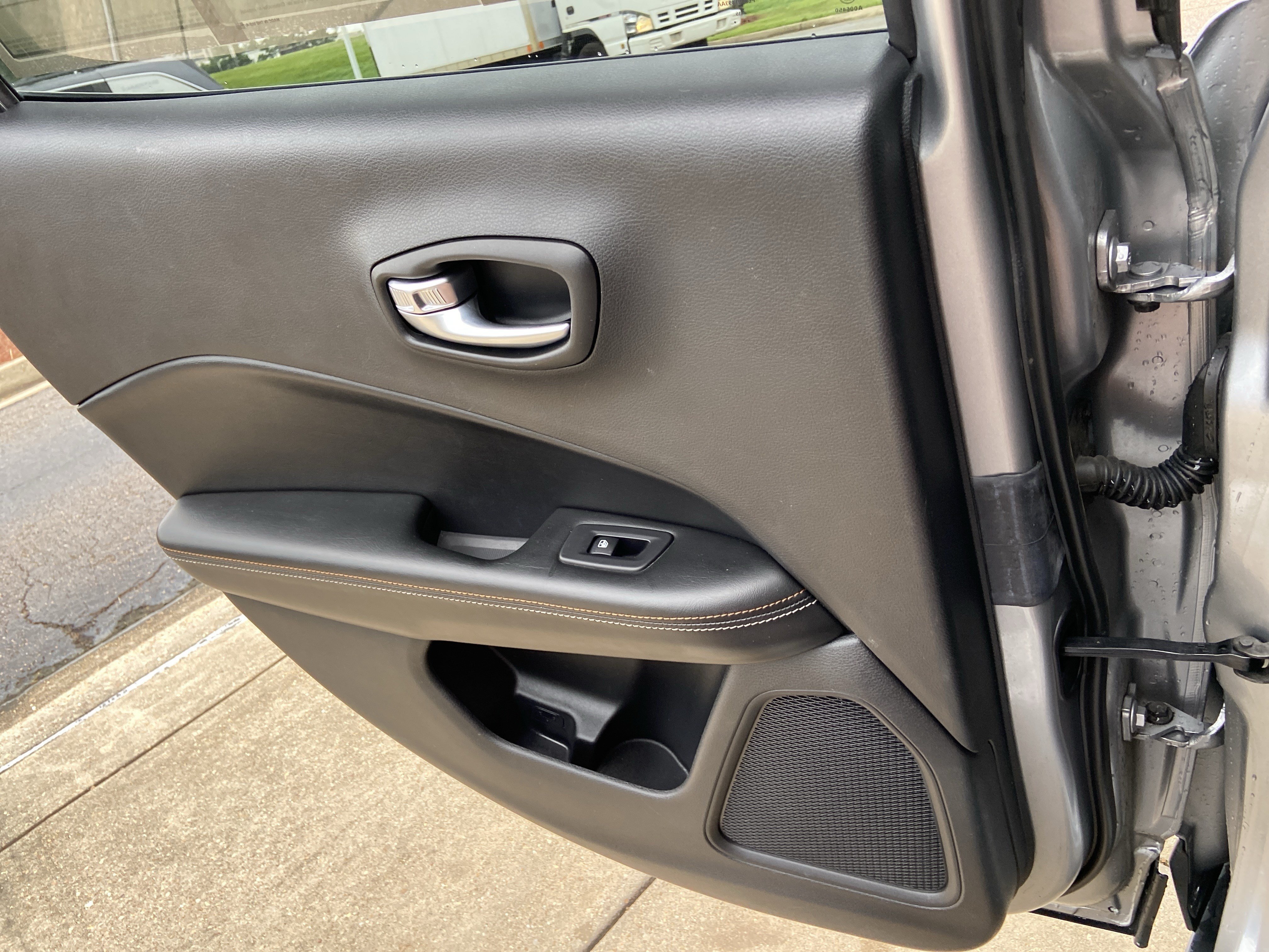 Used 2019 Billet Silver Metallic Clearcoat Jeep Latitude image 45
