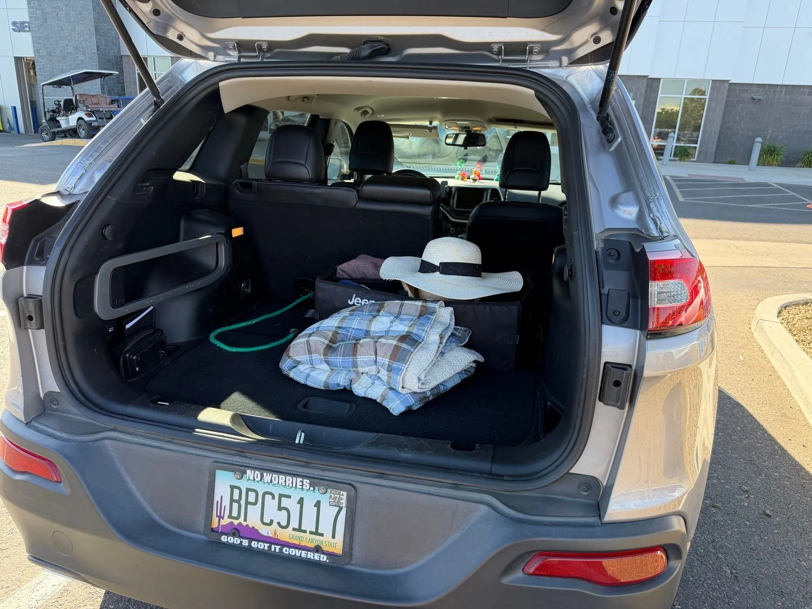 Used 2018 Silver Jeep Latitude Plus image 17