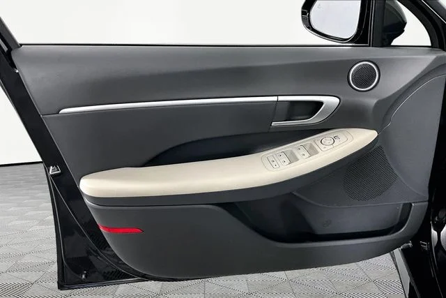 Used 2026 Black Hyundai SEL Sport image 19