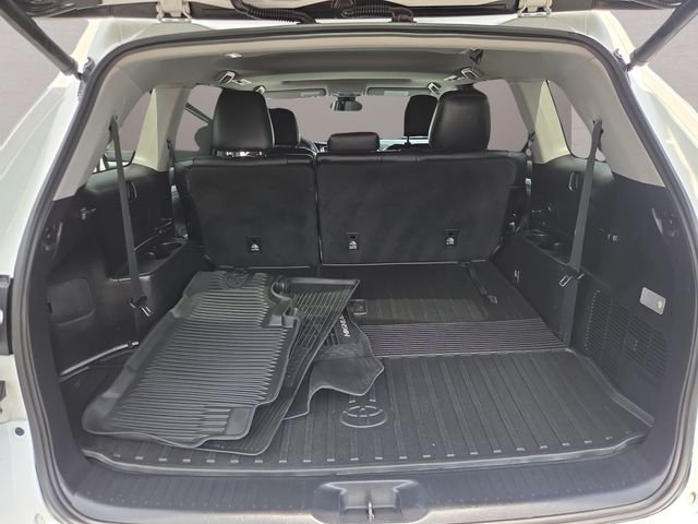 Used 2019 White Toyota XLE image 35