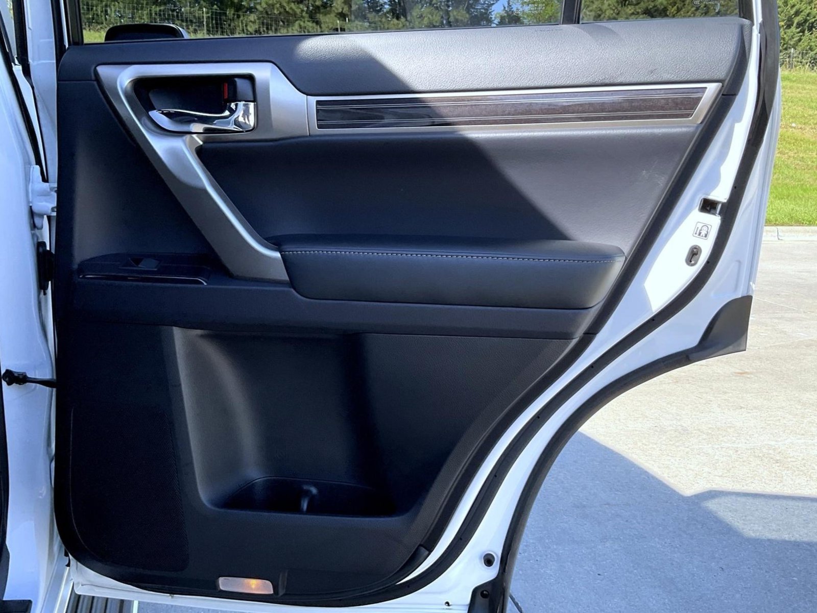 Used 2021 White Lexus 460 image 18