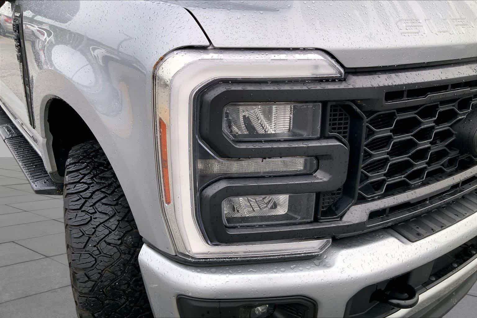 Used 2024 Iconic Silver Metallic Ford LARIAT image 25