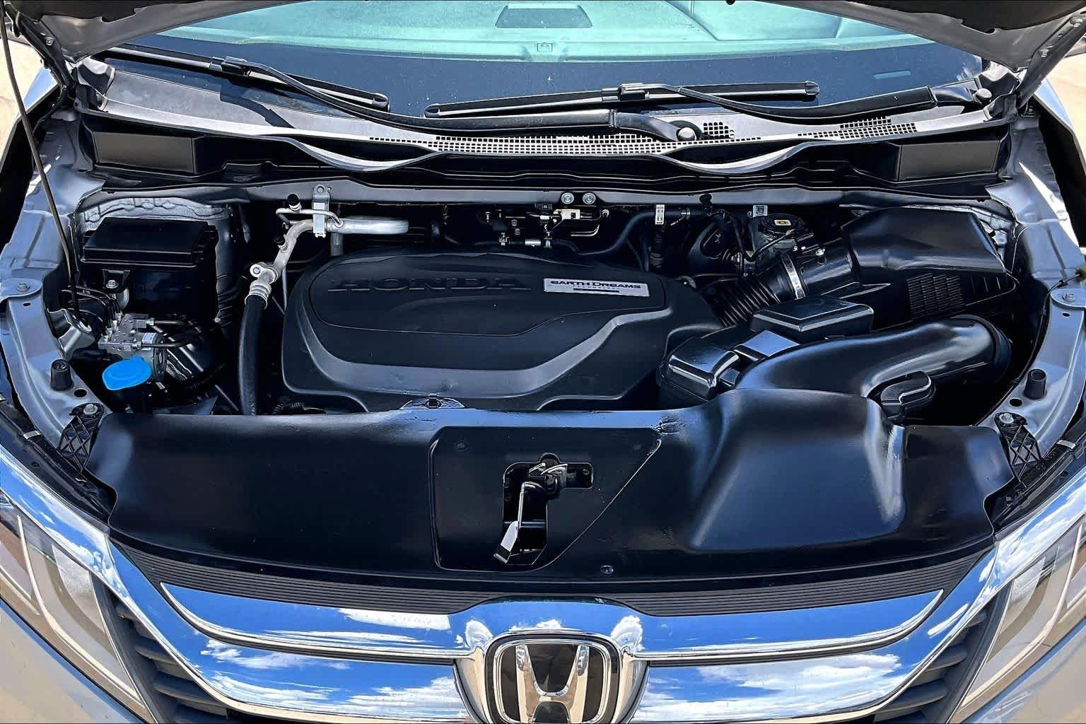 Used 2019 Lunar Silver Metallic Honda EX-L image 32