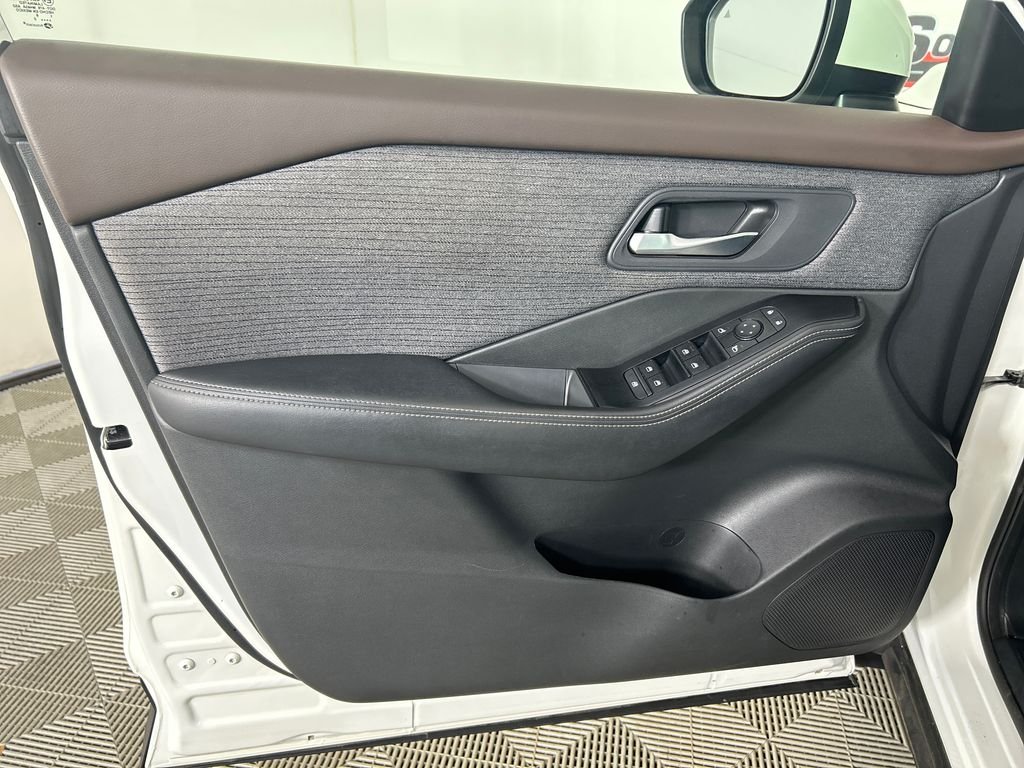 2022 Nissan Rogue SV - Photo 11