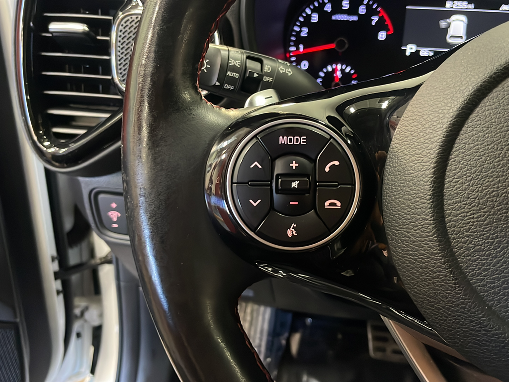 Used 2020 White Kia GT-Line Turbo image 15