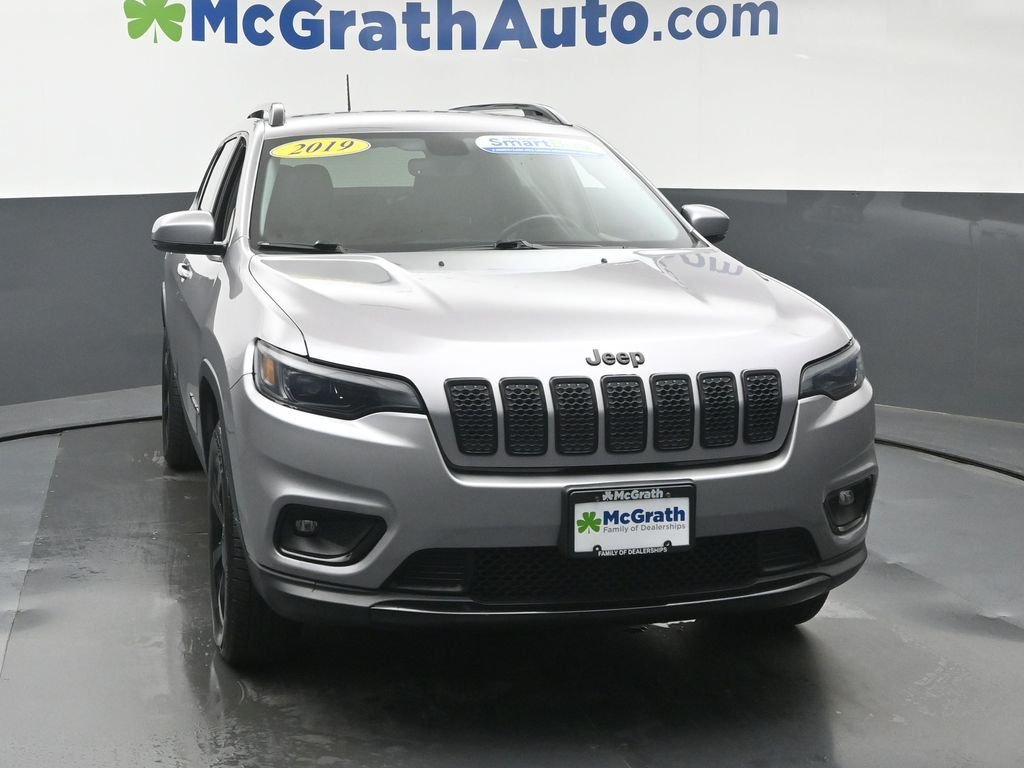 Used 2019 Silver Jeep Latitude Plus image 5