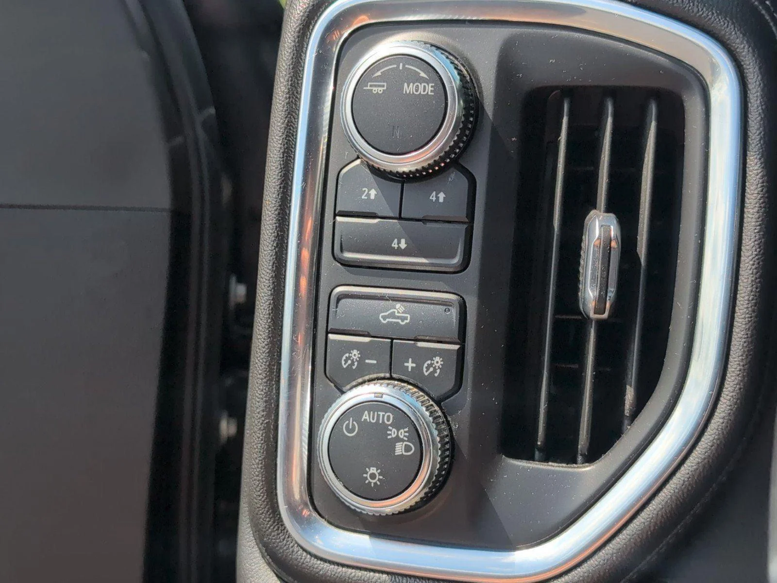 Used 2022 Onyx Black GMC SLE image 30