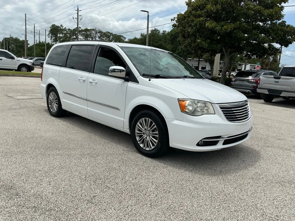 Used 2014 White Chrysler Touring-L image 20