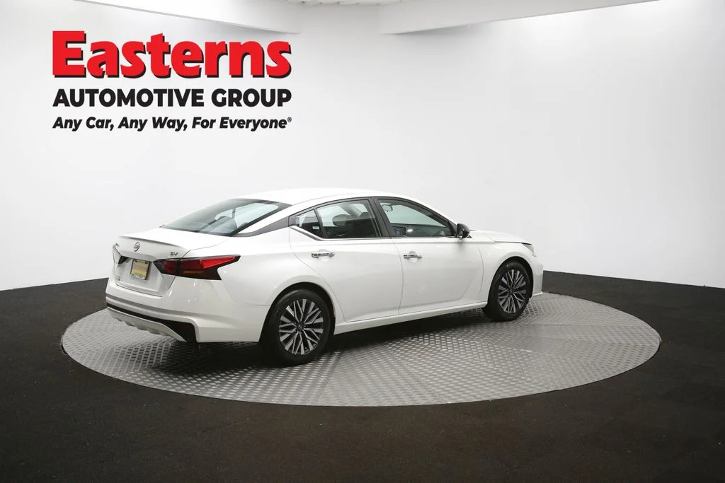 Used 2024 White Nissan 2.5 SV image 40