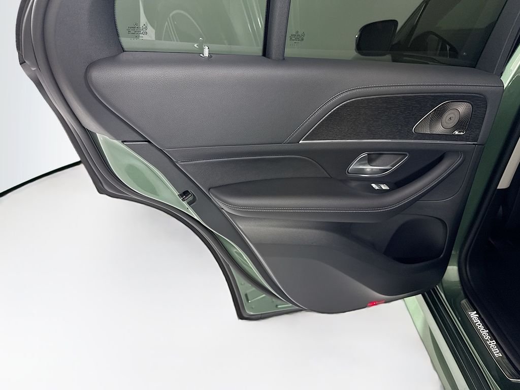 New 2026 MANUFAKTUR Ireland Mid Green Metallic Mercedes-Benz GLE 350 image 27