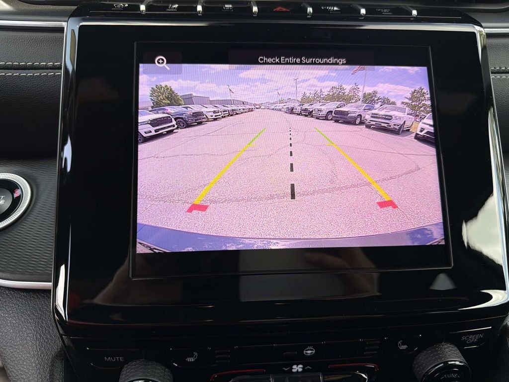 New 2026 Diamond Black Crystal Pearlcoat Jeep Laredo image 22
