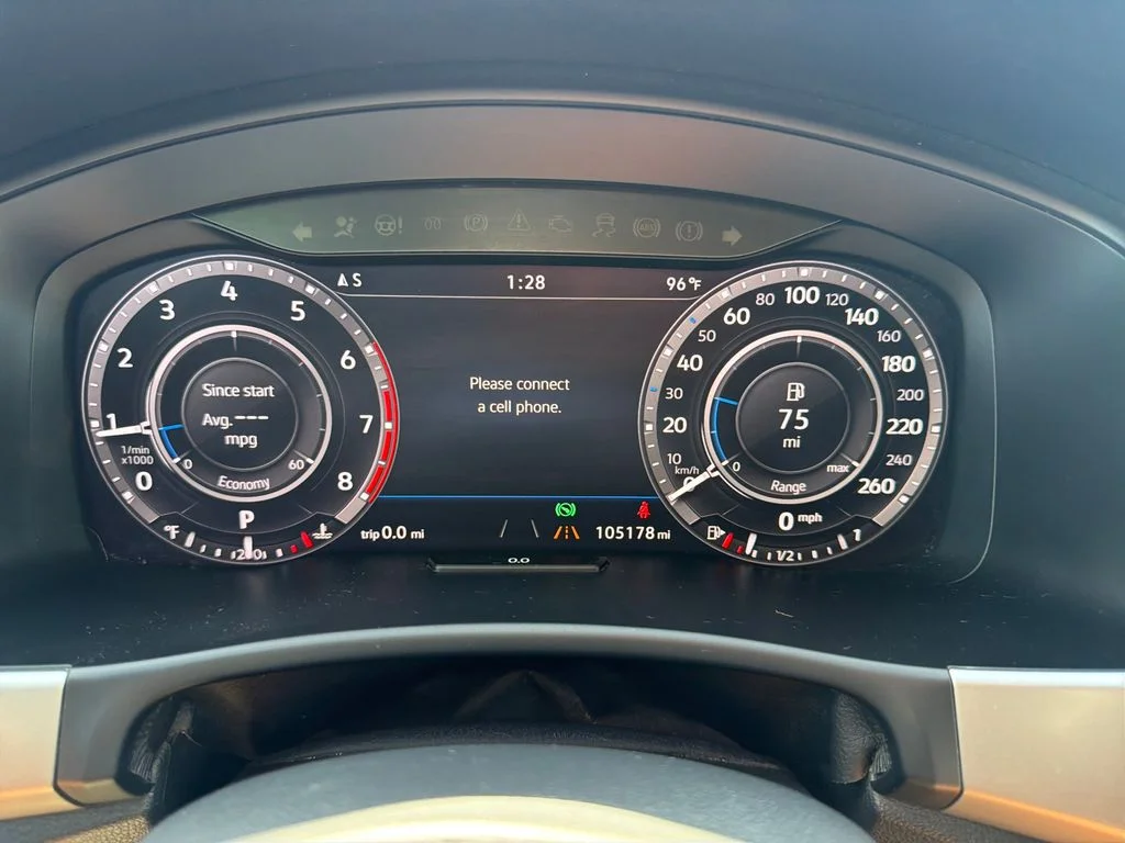 Used 2019  Volkswagen SEL Premium image 17