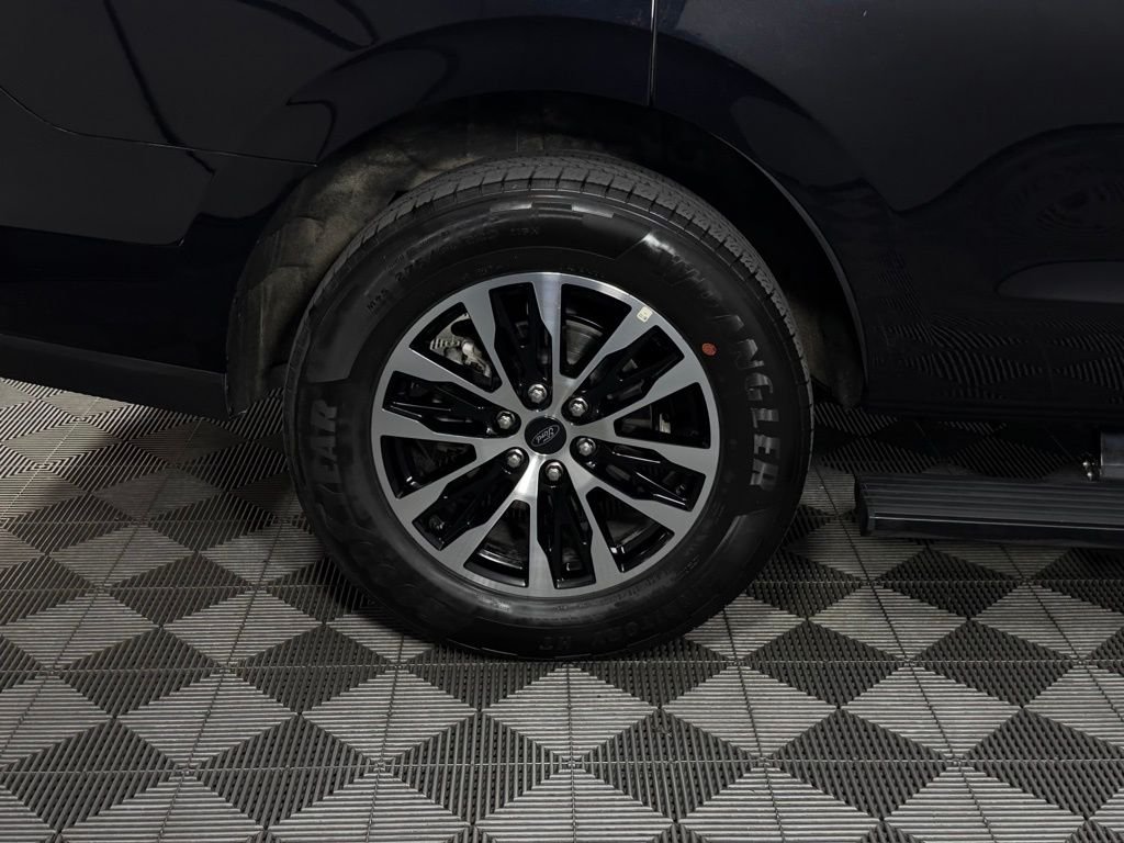 Used 2025 Black Metallic Ford Platinum image 12