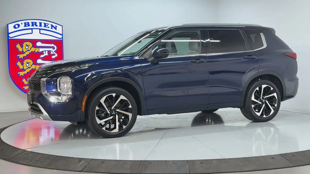 Used 2022  Mitsubishi SEL image 8