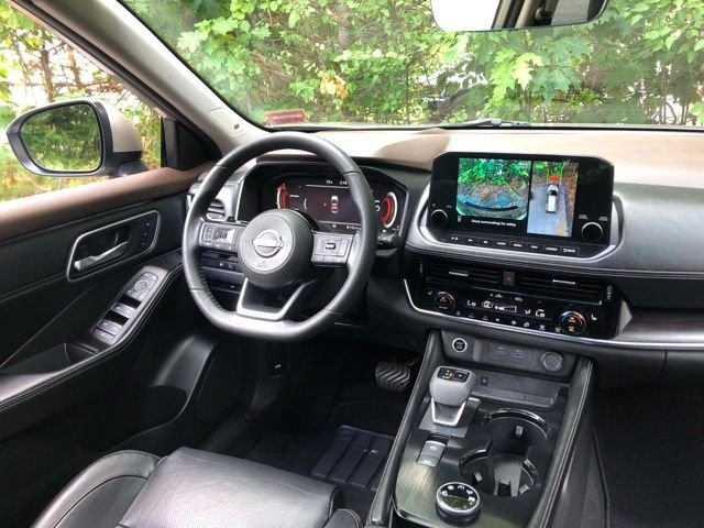 Used 2023 Champagne Silver Metallic Nissan Platinum image 14