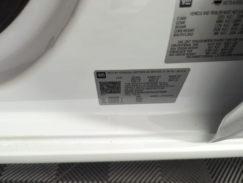 Used 2023 White GMC Denali image 38