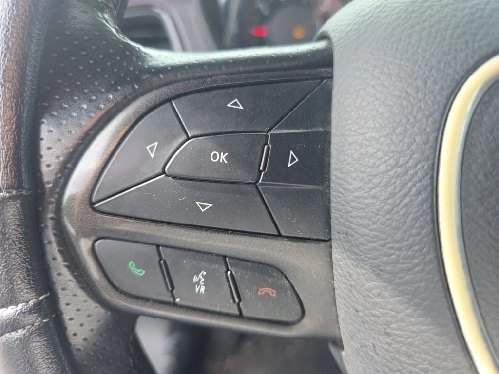 Used 2020 Granite Pearlcoat Dodge SXT image 20