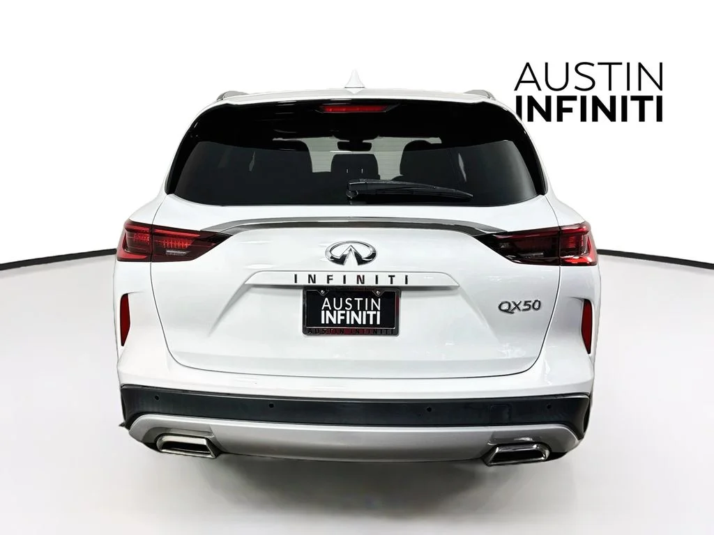 Certified Used 2023 White INFINITI LUXE image 9