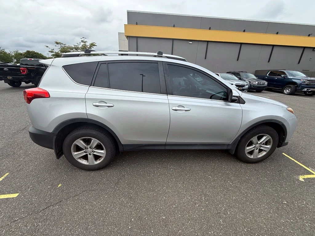 Used 2013 Silver Toyota XLE image 8