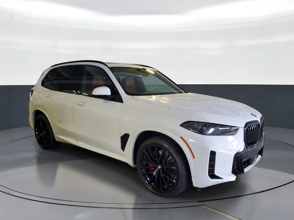 Used 2026 White BMW sDrive40i image 2