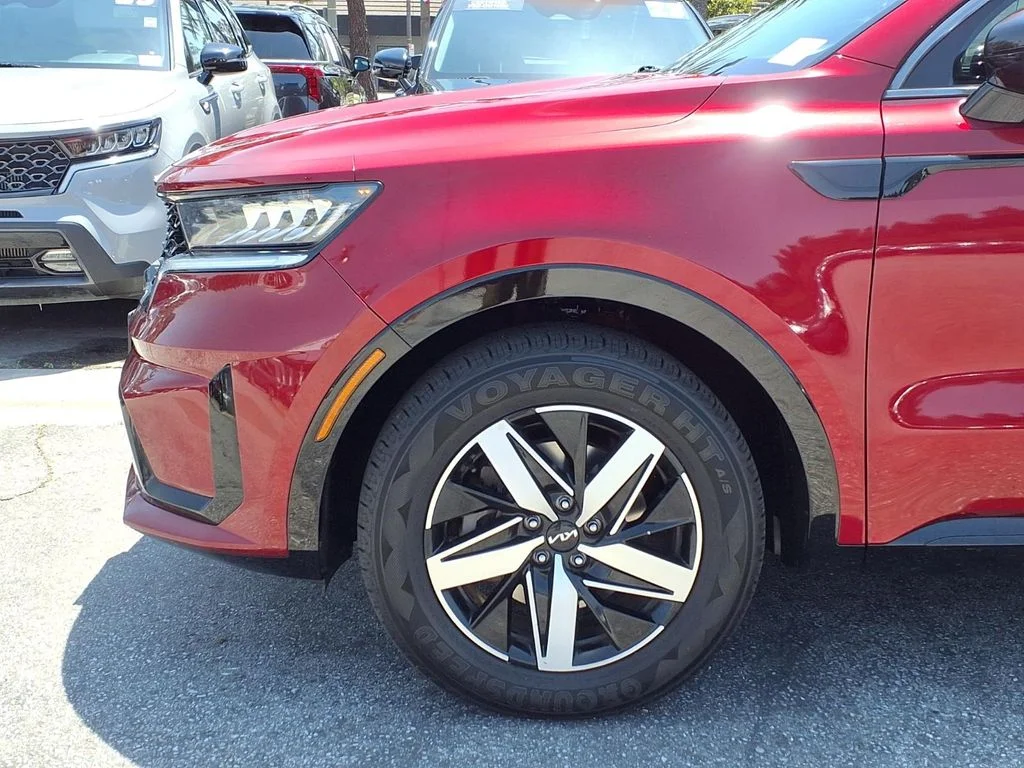 Used 2022 Red Kia S image 16