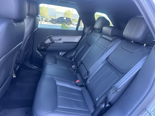 Used 2023 Gray Land Rover SE Dynamic image 10