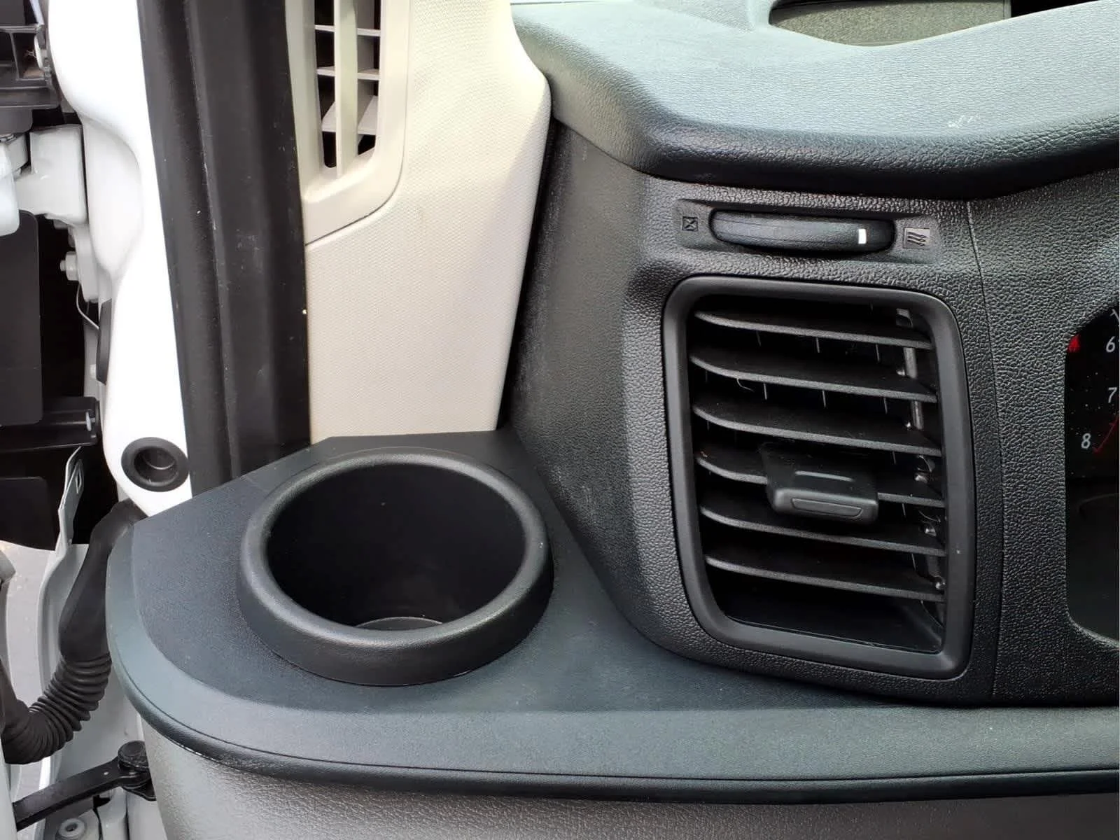 Used 2025 Oxford White Ford XLT image 14