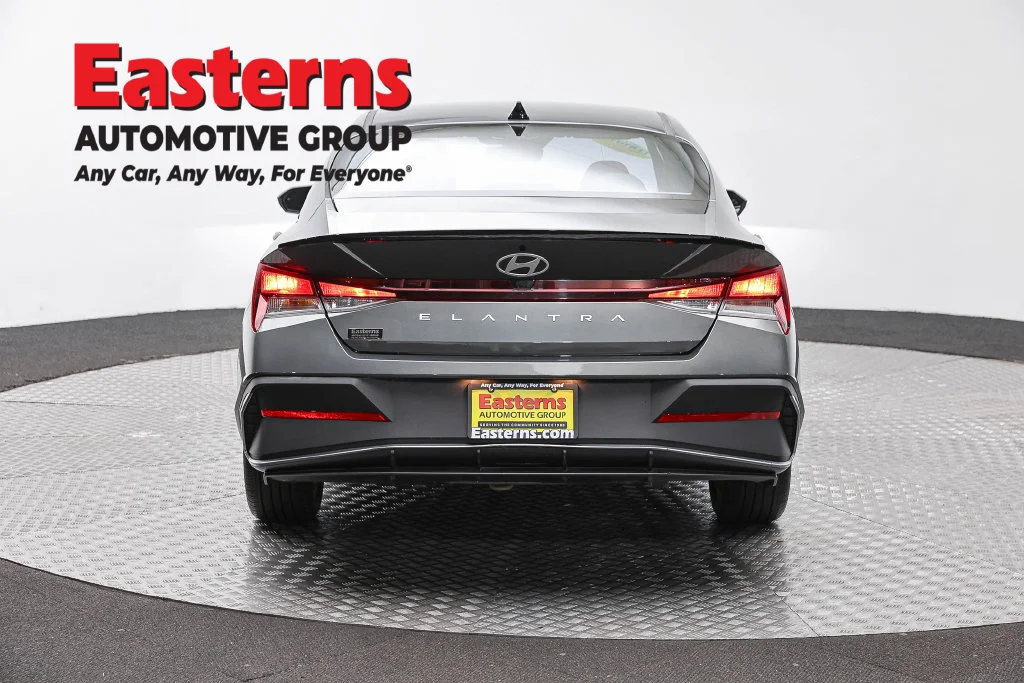 Used 2026 Gray Hyundai SEL Sport image 6